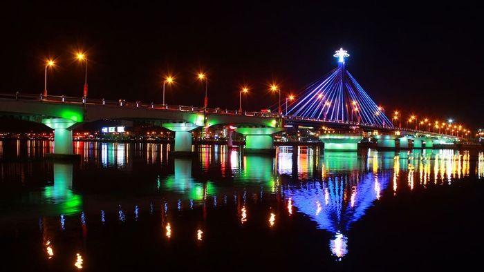Danh sách các cây cầu đẹp nhất Việt Nam: Cầu Quay Sông Hàn