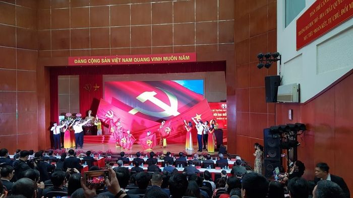Các hoạt động ngoại khóa tại Trường Đại học Mỏ - Địa chất bao gồm các chương trình văn nghệ, thể thao và nhiều hoạt động thú vị khác