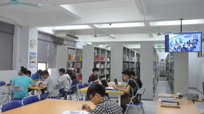 Cơ sở vật chất tại Trường Đại học Mỏ - Địa chất khá đầy đủ, phục vụ tốt nhu cầu học tập của sinh viên