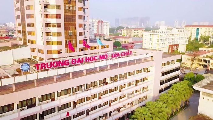 Mức học phí tại Trường Đại học Mỏ - Địa chất có sự khác biệt tùy vào từng chương trình học