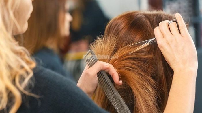 Kiêng cắt tóc vào tối khuya để bảo vệ sức khỏe của bạn