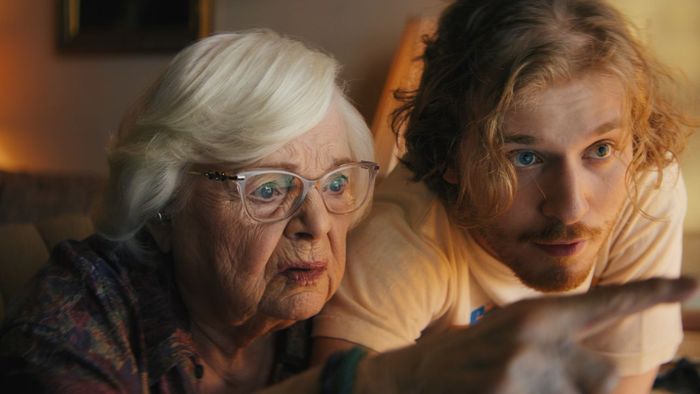 June Squibb và Fred Hechinger trong Thelma