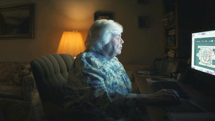 June Squibb trong Thelma