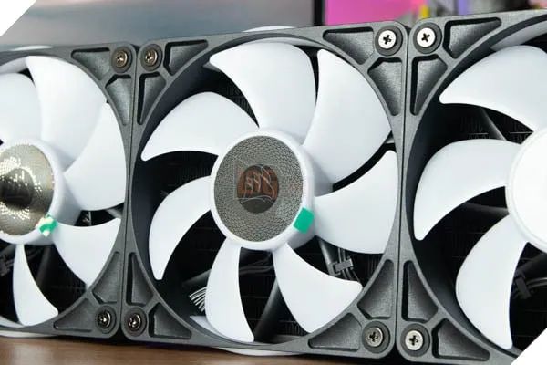 Đánh giá Corsair iCUE LINK Titan RX LCD RGB: Những đặc điểm gì khiến sản phẩm này trở thành lựa chọn nổi bật hơn các đối thủ trên thị trường?