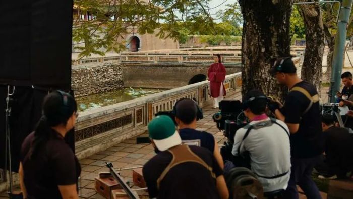 Một cảnh hậu trường đầy thú vị của Yêu Nhầm Bạn Thân tại Huế.