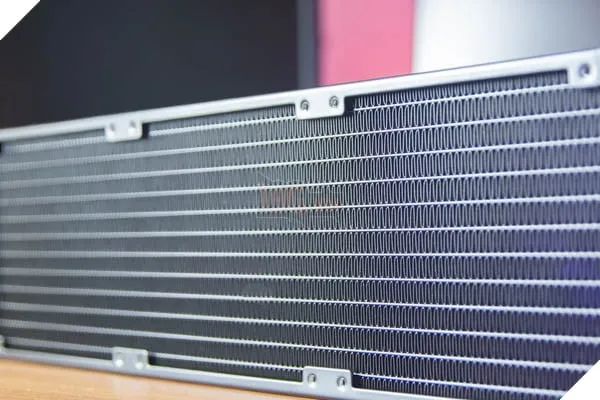 Đánh giá Corsair iCUE LINK Titan RX LCD RGB: Sự khác biệt của sản phẩm này so với các đối thủ là gì?