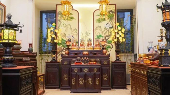 Hướng phòng thờ