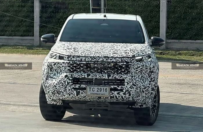 Toyota Hilux thế hệ mới 4.jpg