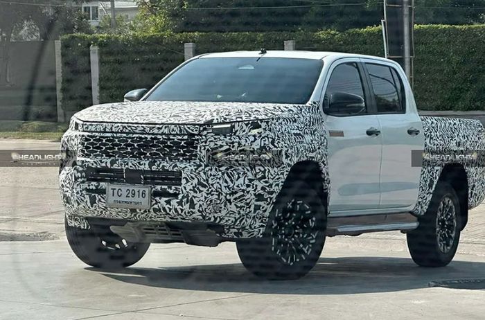 Toyota Hilux thế hệ mới 3.jpg