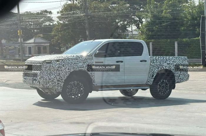 Toyota Hilux thế hệ mới.jpg