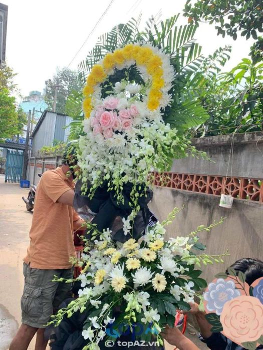 T&D Flowers cung cấp dịch vụ đặt hoa viếng cho đám tang tại TP. Tân An, giúp bạn gửi gắm tình cảm qua từng bó hoa đầy ý nghĩa.
