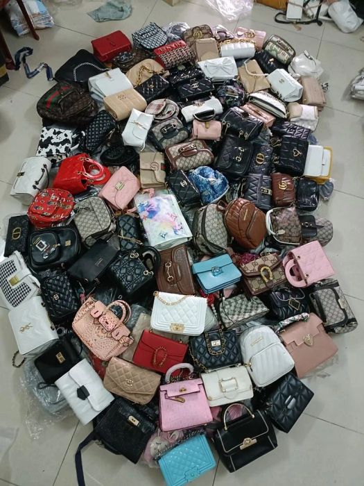 Cửa hàng túi xách Hoài Túi tại Dĩ An