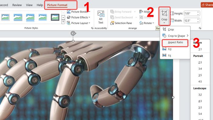 Cách cắt hình trong PowerPoint theo tỷ lệ chuẩn, bước 2