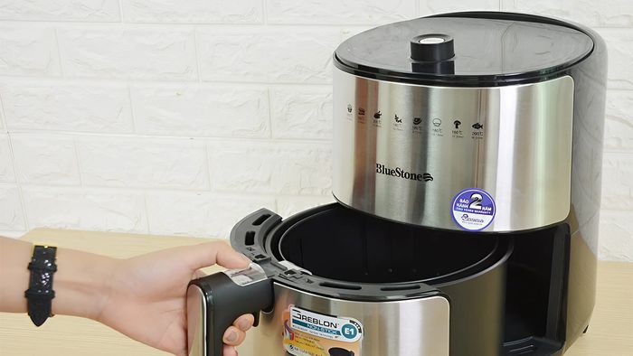 Nồi chiên không dầu Bluestone có thật sự tốt? - thiết kế đơn giản và hiện đại