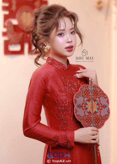 Shu Mai Wedding – cửa hàng cho thuê áo dài cưới hỏi giá rẻ tại Quy Nhơn, mang đến sự lựa chọn hoàn hảo cho các cặp đôi với mức giá hợp lý.