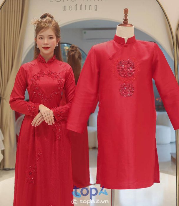 LongTran Wedding là một trong những cửa hàng cho thuê áo dài cưới đẹp nhất tại Hà Tĩnh, nổi bật với những mẫu mã đa dạng và phong cách thiết kế độc đáo.