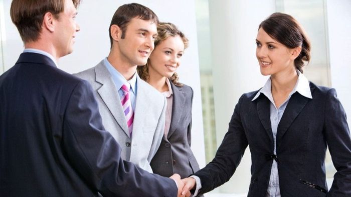 Giao tiếp trong văn hóa Úc rất thân thiện và cởi mở, mọi người luôn dễ dàng tiếp cận và trò chuyện.