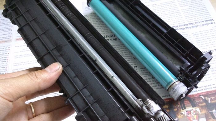 Thay thế trục từ hoặc gạt mực