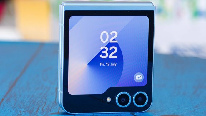 Dự kiến Galaxy Z Flip7 sẽ được ra mắt vào mùa hè năm sau.