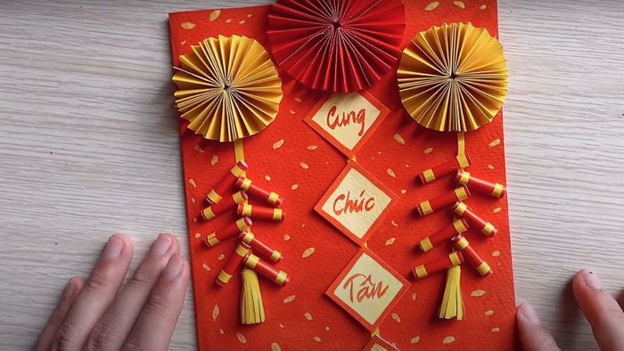 Cách làm thiệp Tết đơn giản bằng giấy cuốn - bước 3