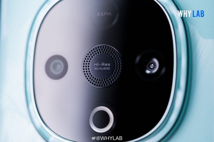 Mặt sau của Vivo Y300 5G trang bị cụm camera mạnh mẽ, mang lại khả năng chụp ảnh ấn tượng.