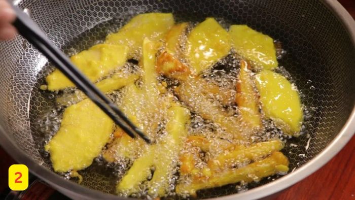 Cách làm mứt khoai lang không cần nước vôi bước 2 (Hình minh họa)