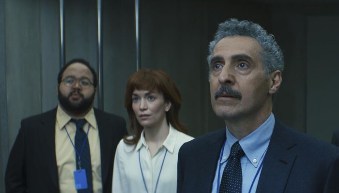 John Turturro, Britt Lower và Zach Cherry trong phim Severance