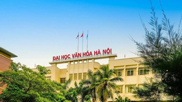 HUC sở hữu đội ngũ giảng viên đông đảo, giàu chuyên môn và dày dặn kinh nghiệm trong lĩnh vực giảng dạy.