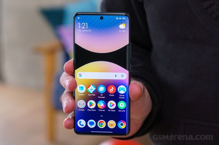 POCO X7 gây ấn tượng với thiết kế màn hình cong tràn cạnh tinh tế