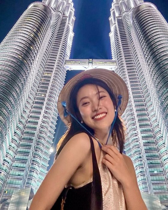 Tháp đôi Petronas là địa điểm check-in không thể bỏ qua khi đến Malaysia