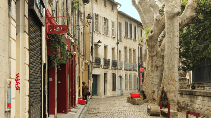 Những con phố cổ kính, phủ đầy rêu phong tại Rue Des Teinturiers