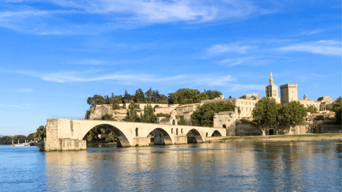 Cầu Pont Saint-Benezet - điểm đến đặc biệt trong số các địa danh nổi tiếng tại Pháp