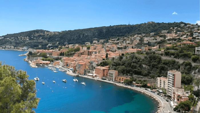 Biển Côte d'Azur - làn nước xanh ngọc bích