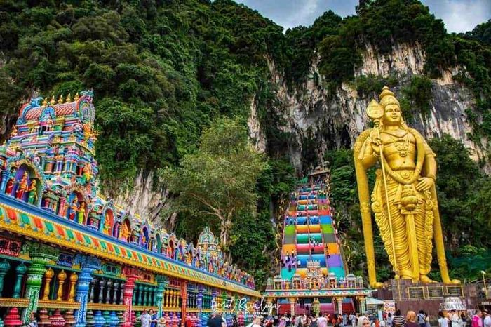Khám phá động Batu vào ngày đầu năm khi trải nghiệm Tết Malaysia
