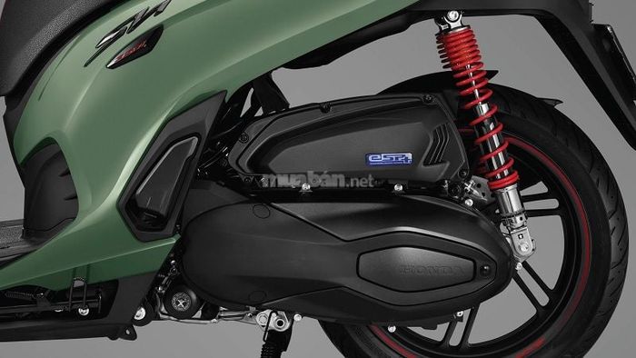 Hệ thống kiểm soát lực kéo (HSTC) giúp SH350i vận hành êm ái và ổn định