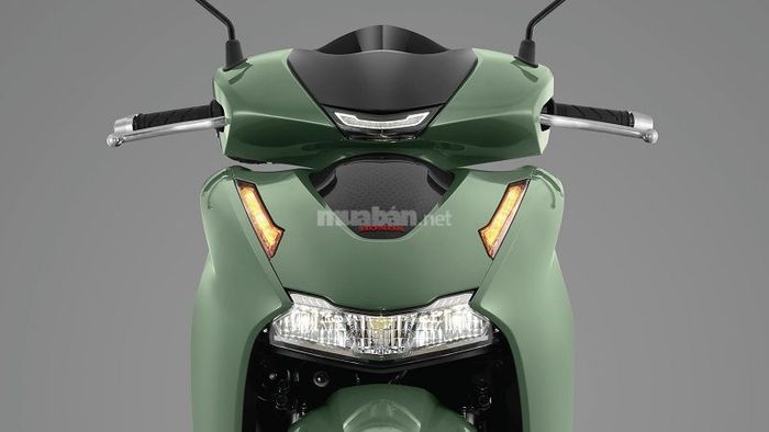 Đèn chiếu sáng phía trước luôn sáng giúp người dùng tránh quên bật đèn khi di chuyển