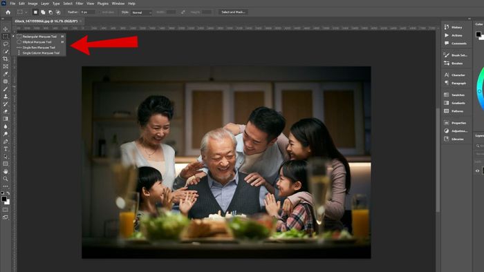 Hướng dẫn đảo ngược vùng chọn trong Photoshop bằng nhóm công cụ Marquee Tool - Bước 1 (Hình minh họa)