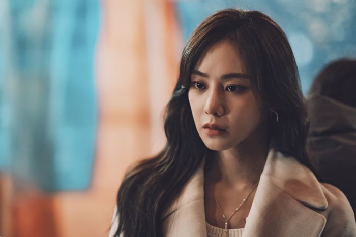 Nhân vật tiểu thư Choi Go Eun dù giàu có nhưng lại thiếu thốn tình cảm và đứng trước nguy cơ bị phản bội