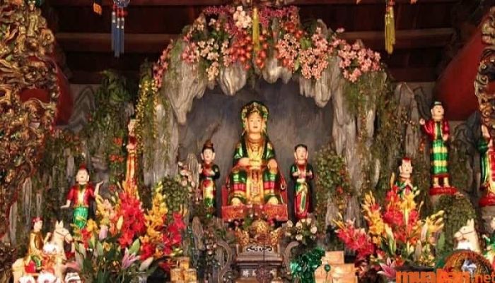 Chúa Sơn Trang được coi là hiện thân của Mẫu Thượng Ngàn.