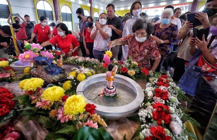 Tham gia Vesak - Một trong những lễ hội nổi tiếng tại Malaysia