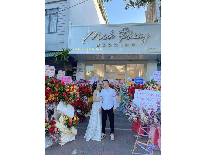 Minh Phương Wedding tọa lạc ngay trung tâm TP. Cẩm Phả, là một địa chỉ nổi bật cho những ai tìm kiếm dịch vụ cho thuê áo dài cưới hỏi chất lượng cao.