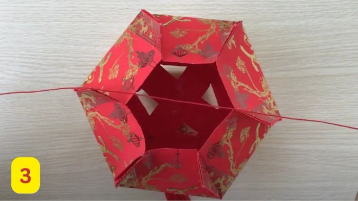 Hướng dẫn làm đồ lồng đèn trang trí Tết bằng bao lì xì - bước 3