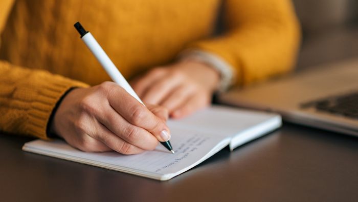 Ngành văn học sẽ làm nghề gì và cần những tố chất gì để thành công?