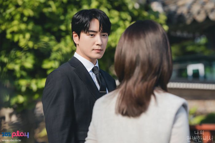 Khi bắt tay vào công việc, Eun Ho từ từ xóa bỏ mọi định kiến mà Ji Yoon dành cho mình.