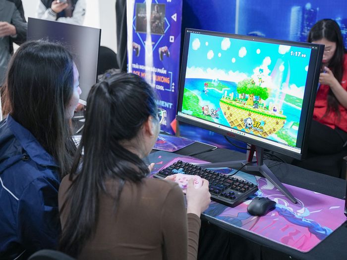 Nhiều bạn trẻ đã đến tham gia và trải nghiệm các công nghệ tiên tiến