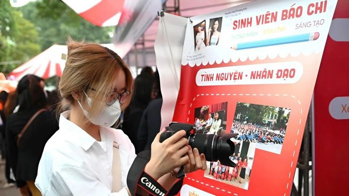 Các môn trong khối D15 rất có ích cho ngành Báo chí