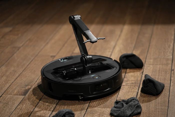 Roborock Saros Z70 được trang bị cánh tay robot