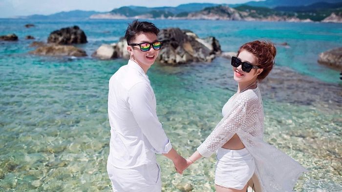 Các kiểu tạo dáng chụp ảnh biển dành cho các cặp đôi, để có những bức ảnh đẹp và lãng mạn.