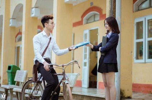 Cung hoàng đạo nữ Bạch Dương luôn thẳng thắn với những gì cô ấy nghĩ, không ngần ngại nhắc nhở những cô gái khác về vị trí của mình trong mối quan hệ.