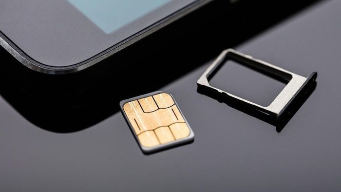 Hướng dẫn cách lắp SIM trên iPhone - Bước 3